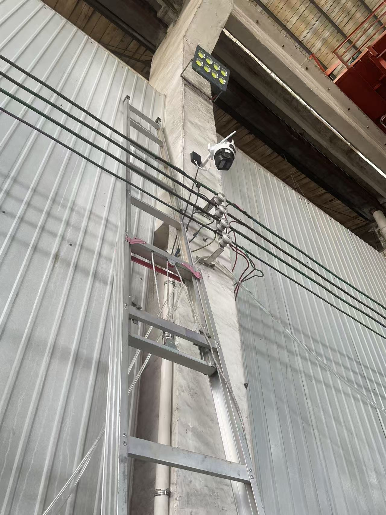 嘉丽泽厂房4G双摄像头监控安装现场实拍