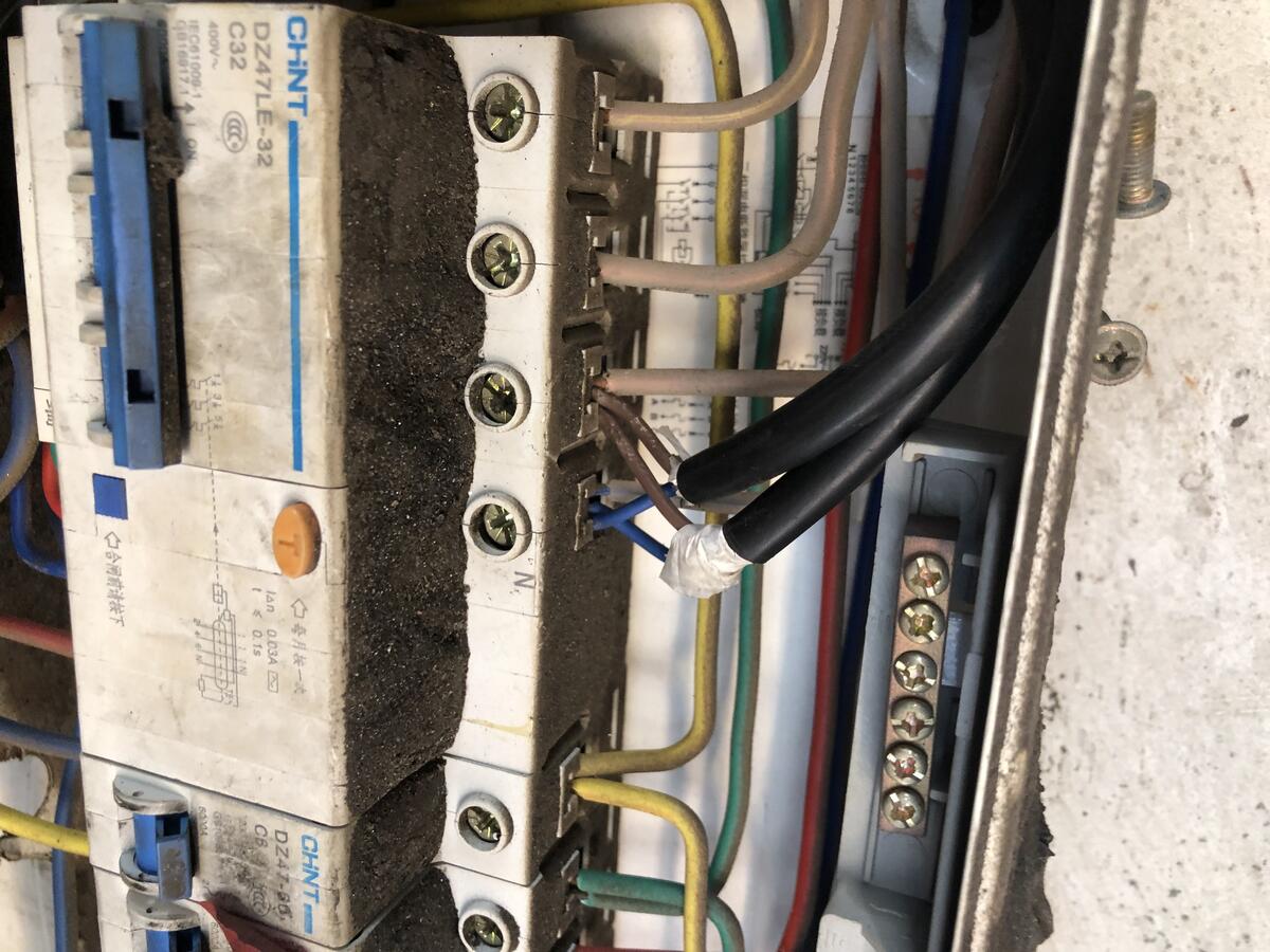 昆明杨林经开区奥云焊材厂房萤石工业监控与无线网桥工程现场实拍