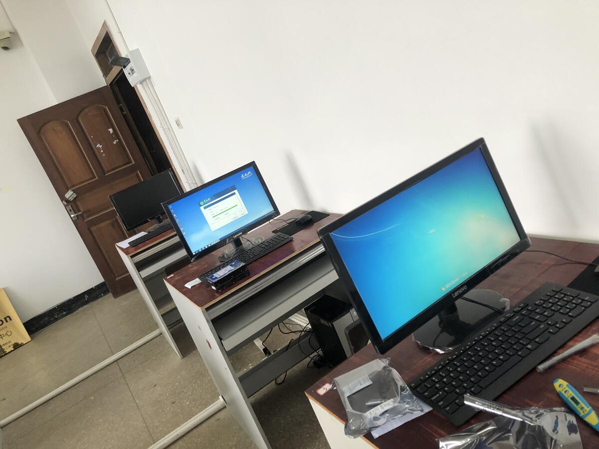 昆明杨林工商学院网络系统与电脑设备维护工程现场实拍
